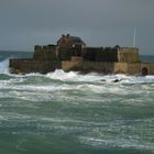 Saint-Malo Fort national dans la tempête