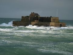 Saint-Malo Fort national dans la tempête