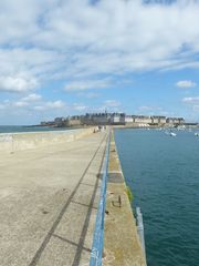 Saint Malo vom Kai aus gesehen