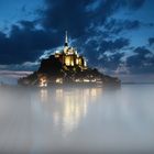 Saint Michel bei Nacht und Nebel und Flut