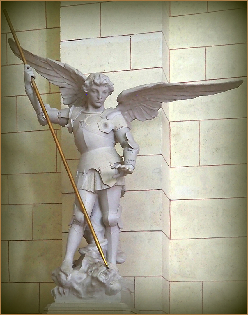 Saint-Michel terrassant le dragon photo et image | frankreich ...