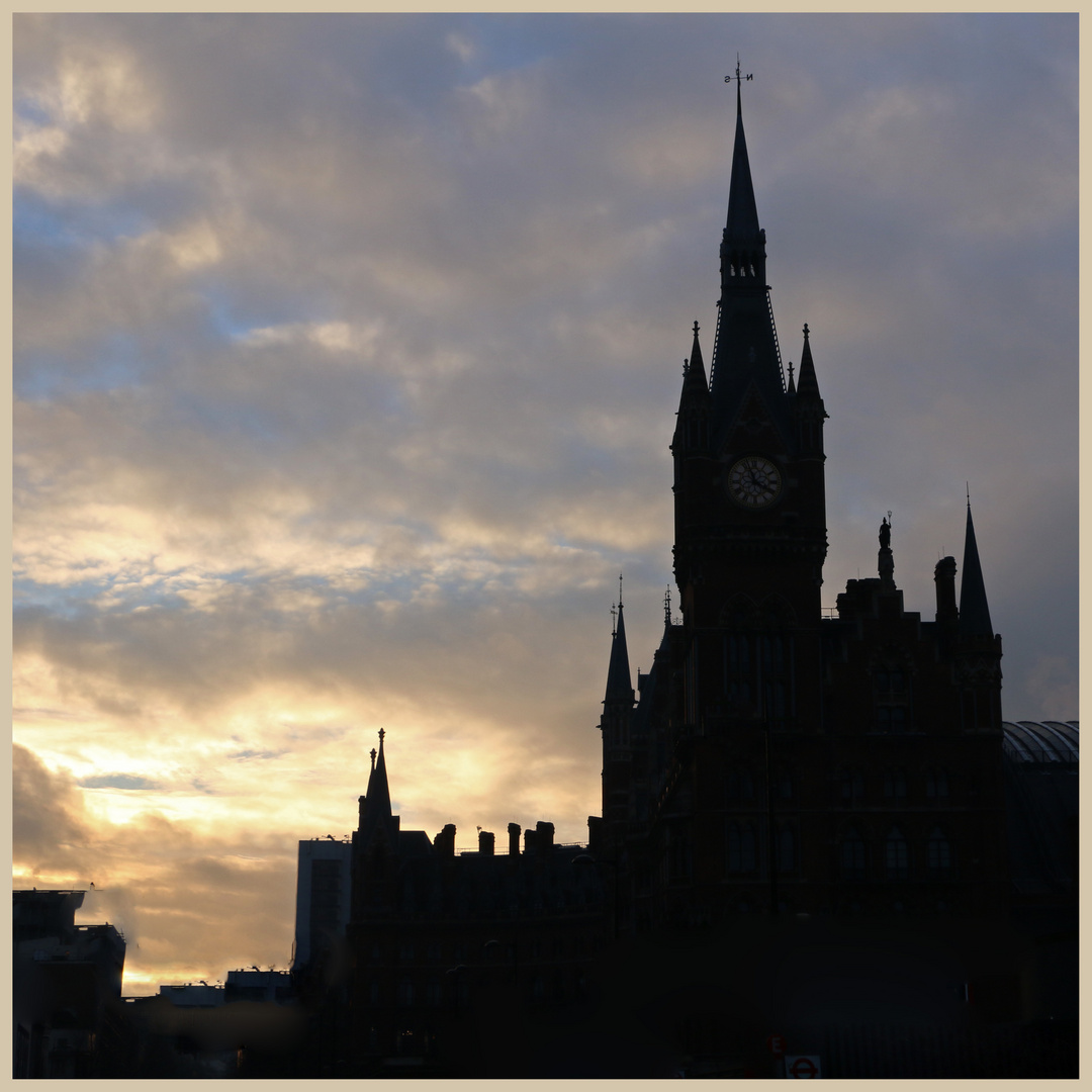 Saint Pancras at dusk