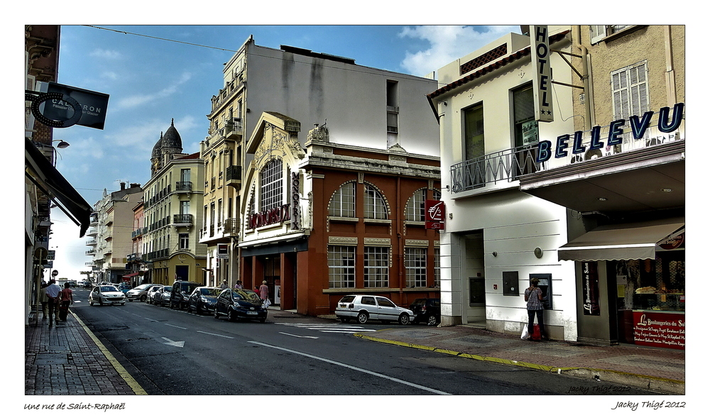 SAINT-RAPHAEL : une rue du Centre ville