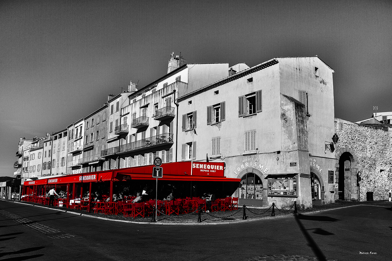 Saint Tropez en rouge.