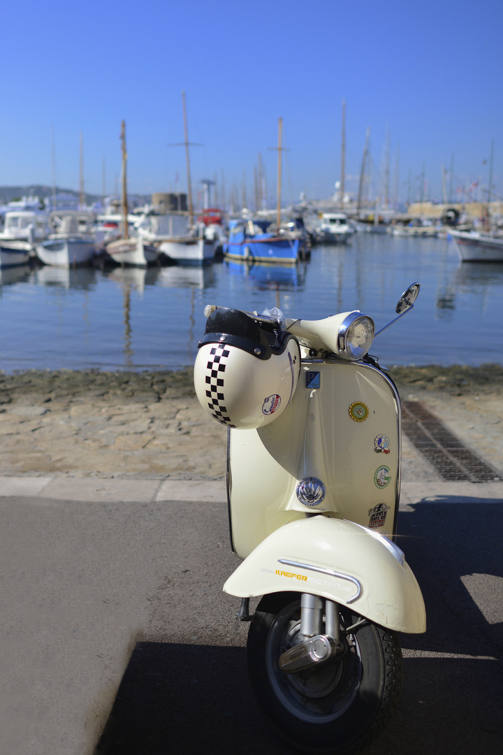 Saint Tropez - Vespa GS 160