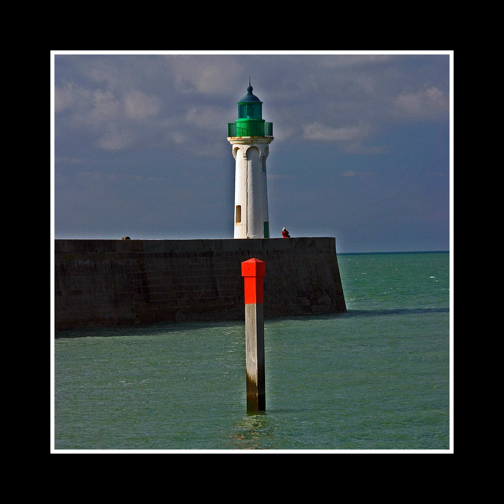 Saint-Valery-en-Caux (76) - Le point rouge du phare vert