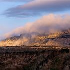 Sainte Victoire à 8h du matin .