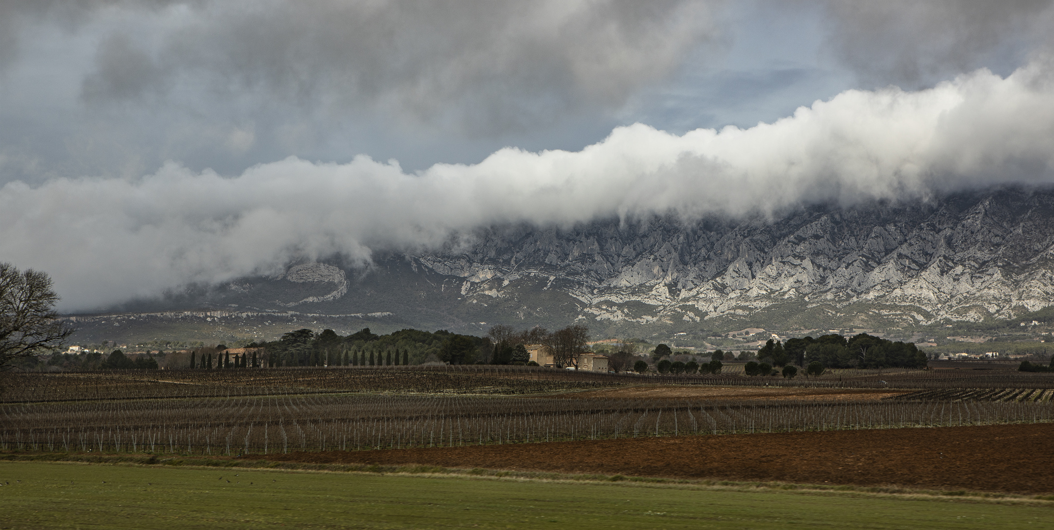 Sainte Victoire sous les nuages 