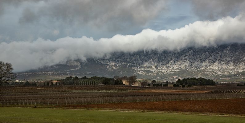 Sainte Victoire sous les nuages 