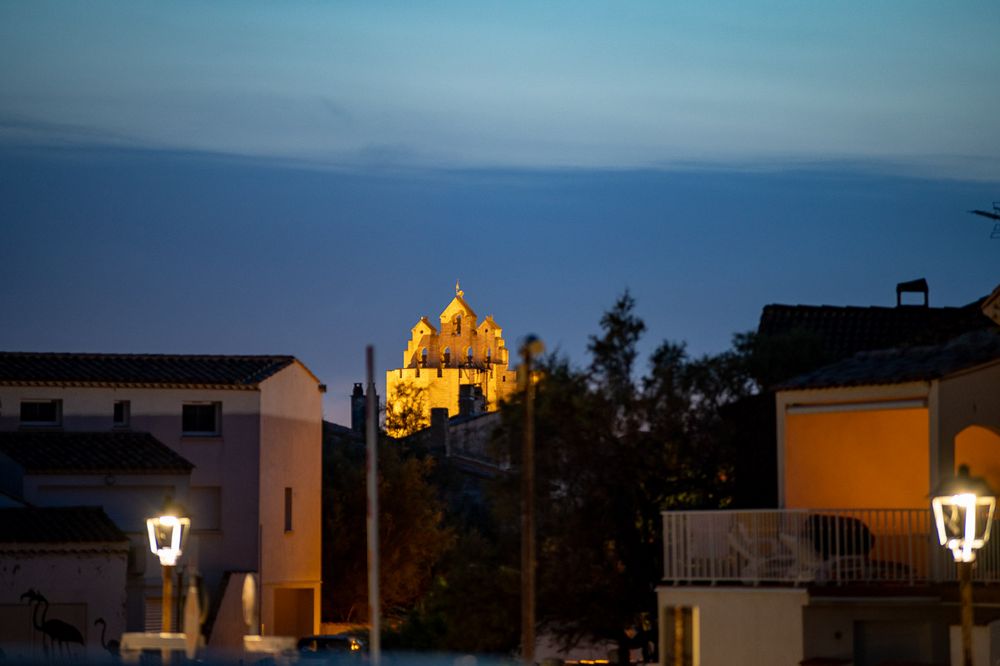 Saintes-Maries-de-la-Mer - Kirche zu Blauen Stunde