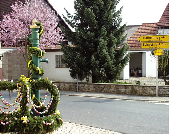 Saison der Osterbrunnen (1)