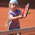 Saisoneröffnung beim Lembecker Tennisverein: Lilly ist hoch konzentriert