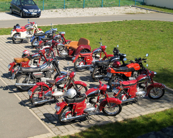 Saisoneröffnung der Jawafreunde - Blick aus dem Fenster