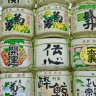 Sake Fässer am Meiji Schrein in Tokyo