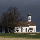 sakrales Spotlight im Hochnebel