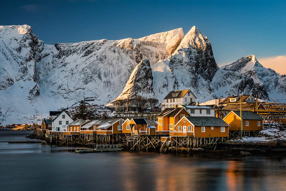 [ … Sakrisøy ]