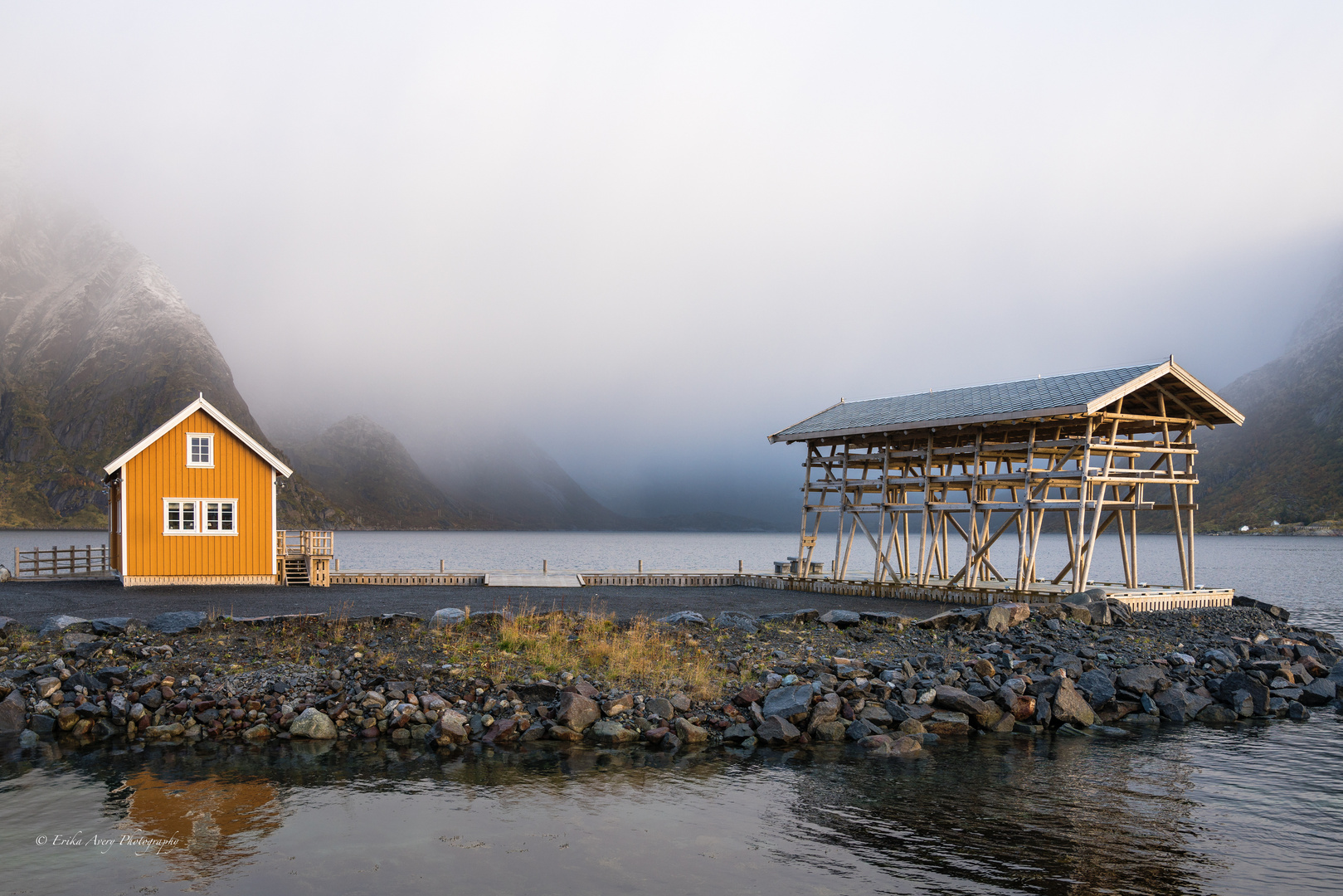 Sakrisøy - Das kleine gelbe Haus