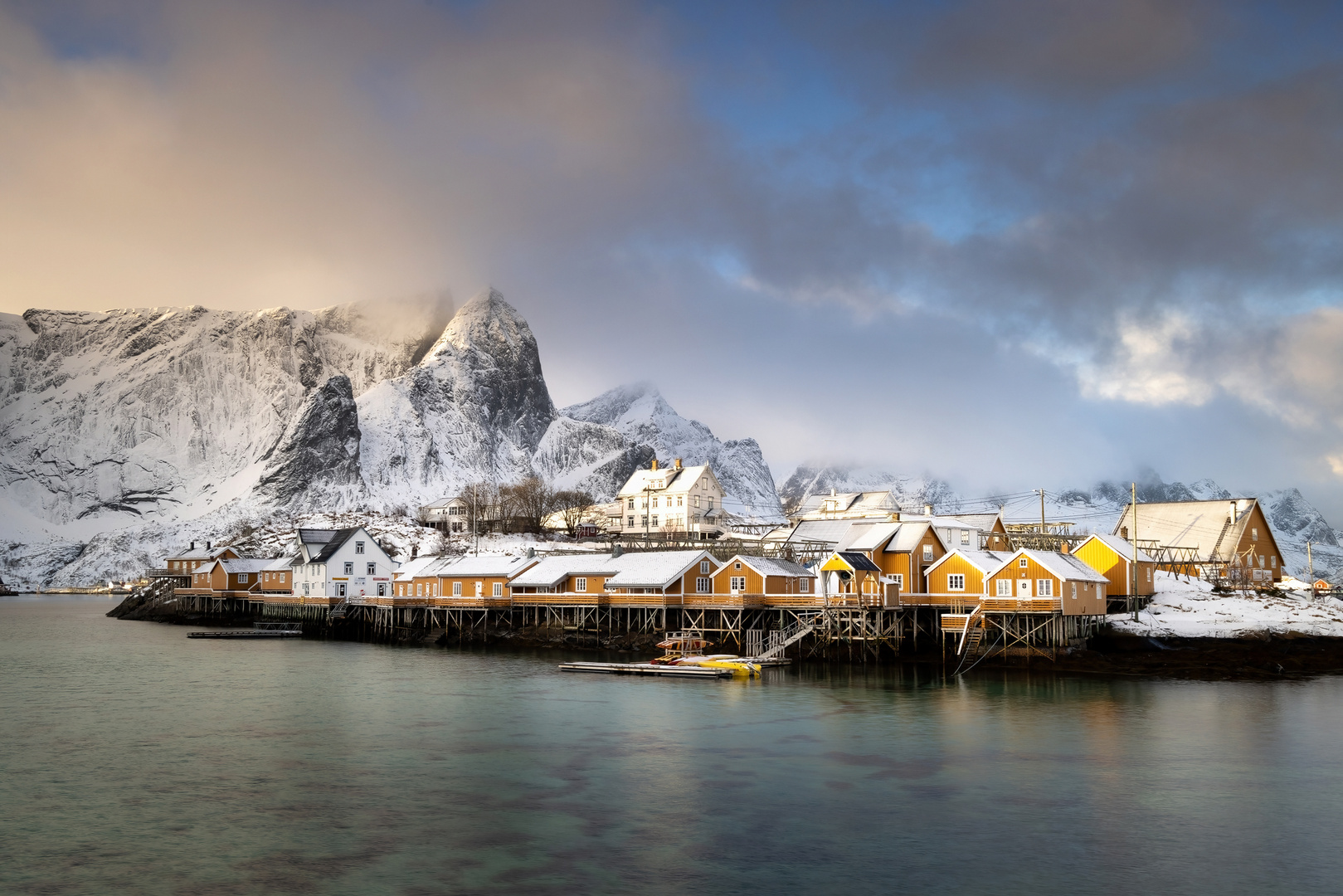 ...Sakrisøy Rorbuer...