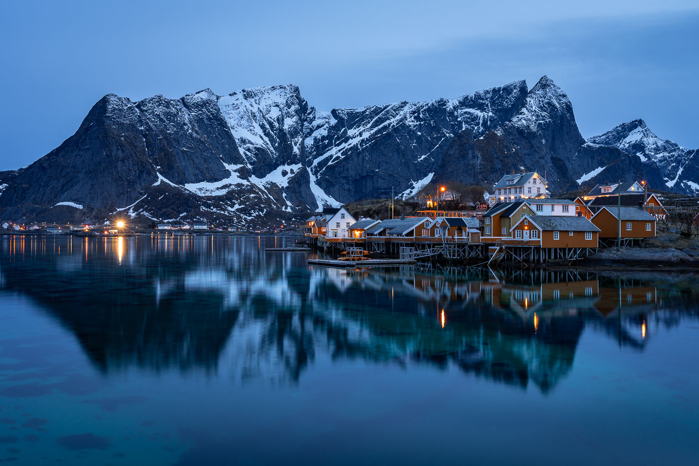 Sakrisøy zur Blauen Stunde