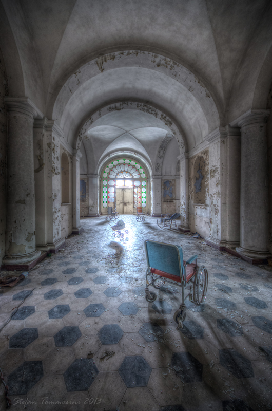 Sala delle sedie a rotella nel lucido