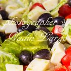 Salade avec de olives et tomates cerises.