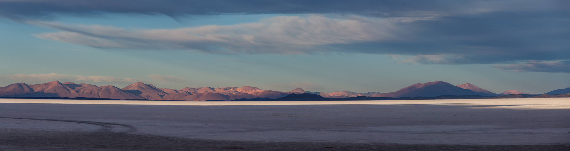 [ … Salar de Uyuni - Daybreak ]