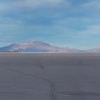 [ … Salar de Uyuni - Spuren im Salz ]