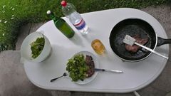 Salat "Vorarlberg", Kotelette "Göfis" - und gespritzter Most von Elmar - was braucht man mehr???