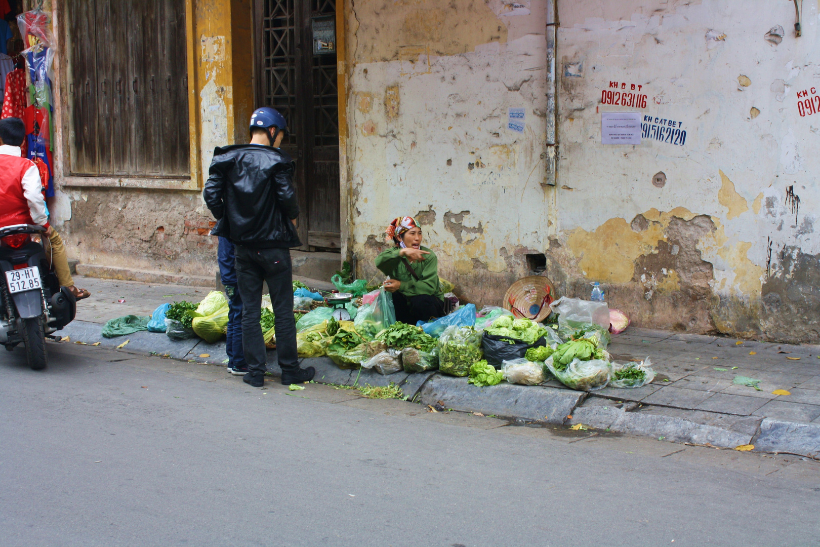 Salatstand auf Ha Noi´s Straße