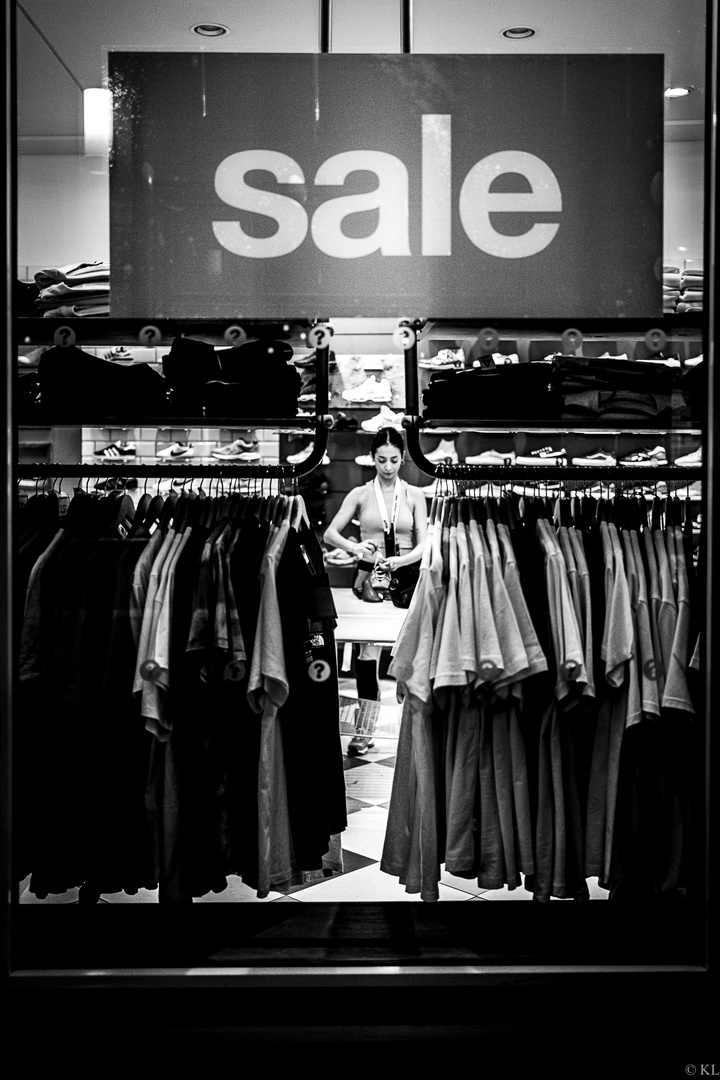 Sale ...