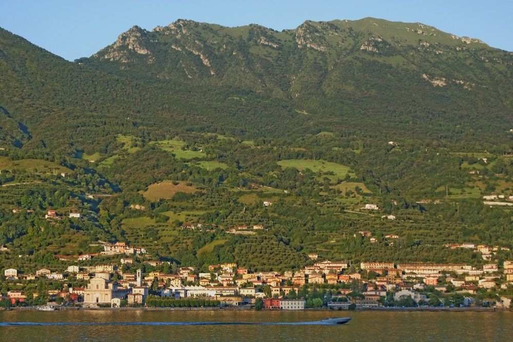 Sale Marasino al di sotto di Punta Almana