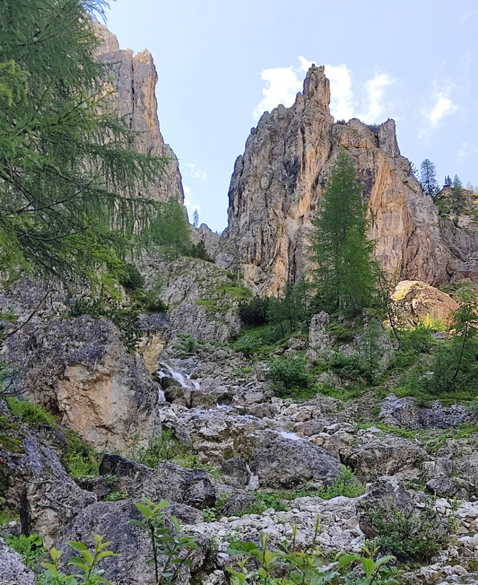 Salendo verso la Val Mezdì