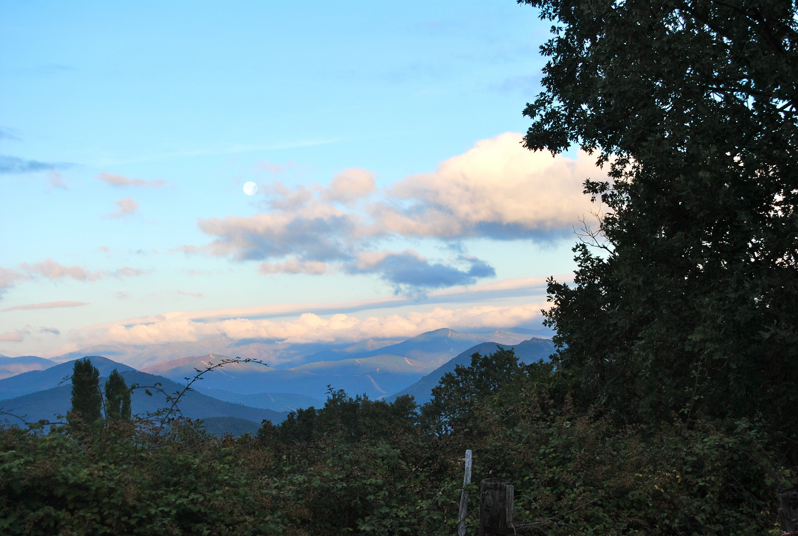 salida del sol con luna incluida