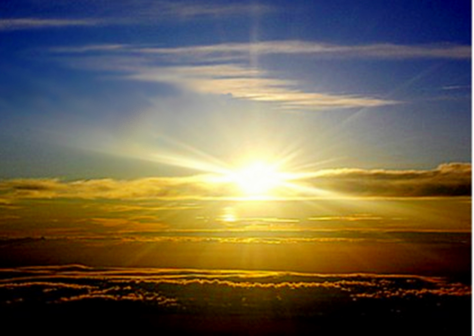 Salida del sol desde el avión