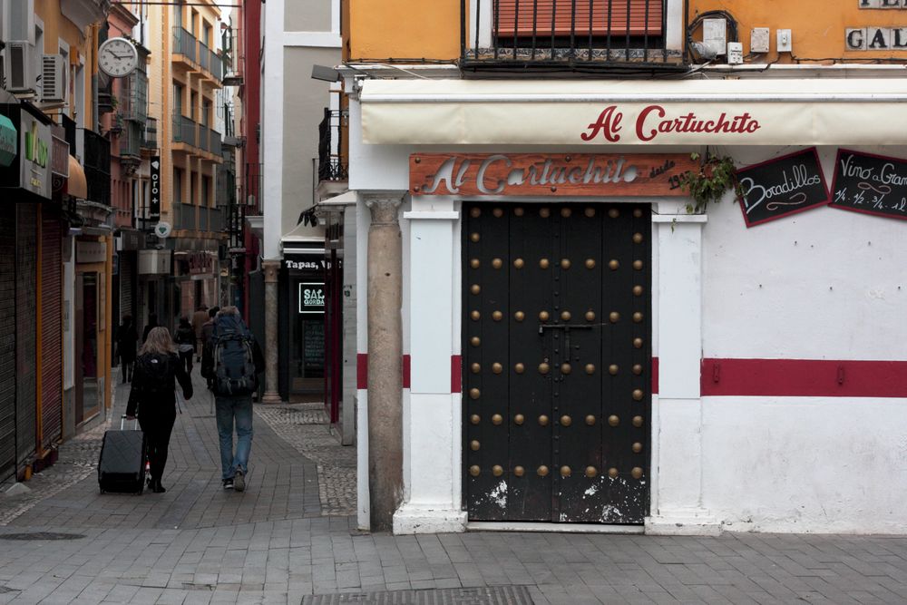 saliendo de la Plaza de la Alfalfa