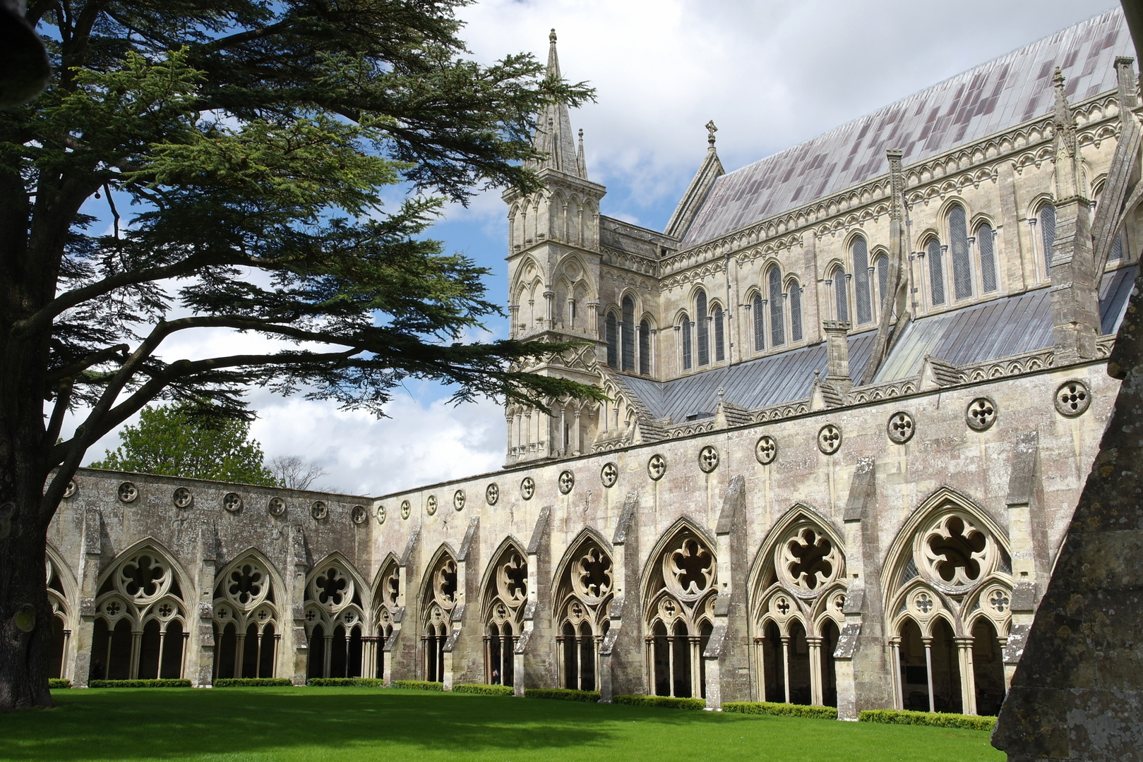 Salisbury Cathedral cloister garden