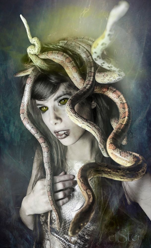 Salome Karakal als Medusa