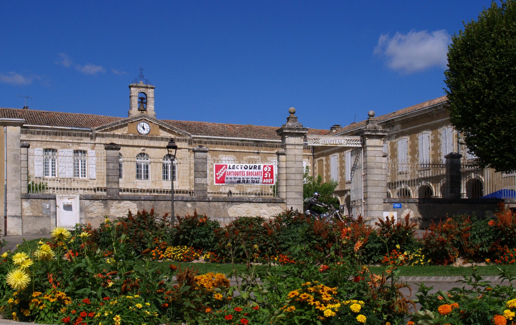 Salon antiquités et brocante à Lectoure (Gers)