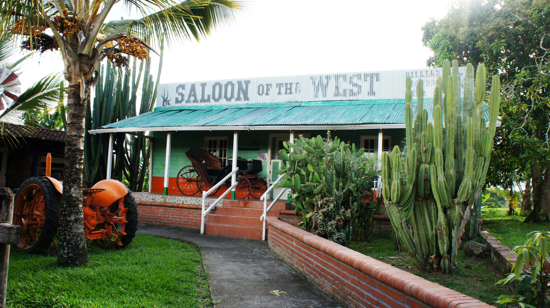 SALOON OF THE WEST - FINCA EN VENTA, PEREIRA COLOMBIA