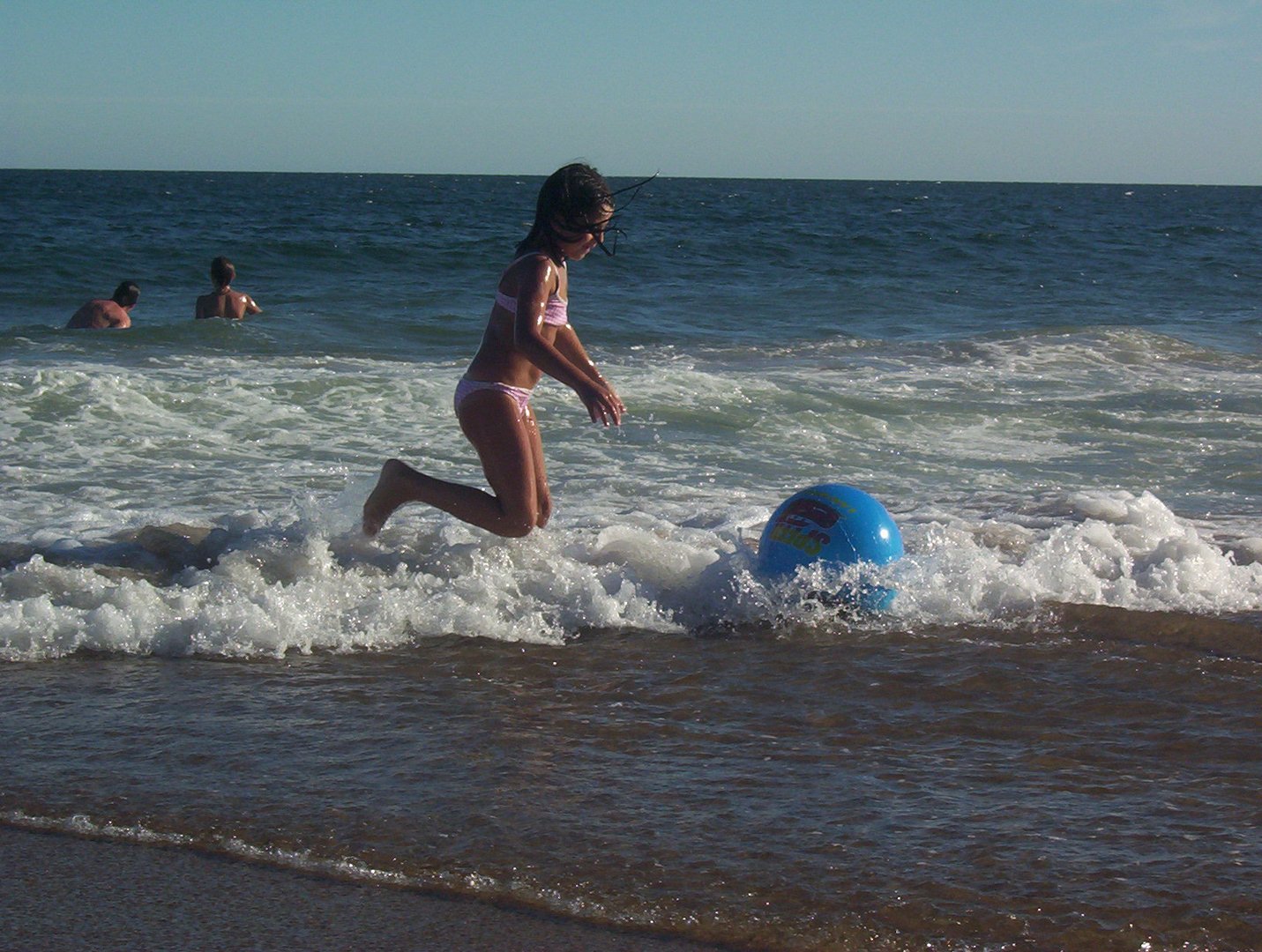 ~ saltando en el agua