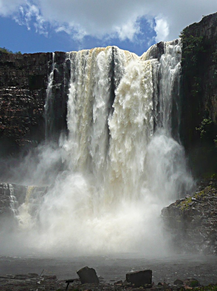 Salto Aponguao am Ende der Trockenzeit.