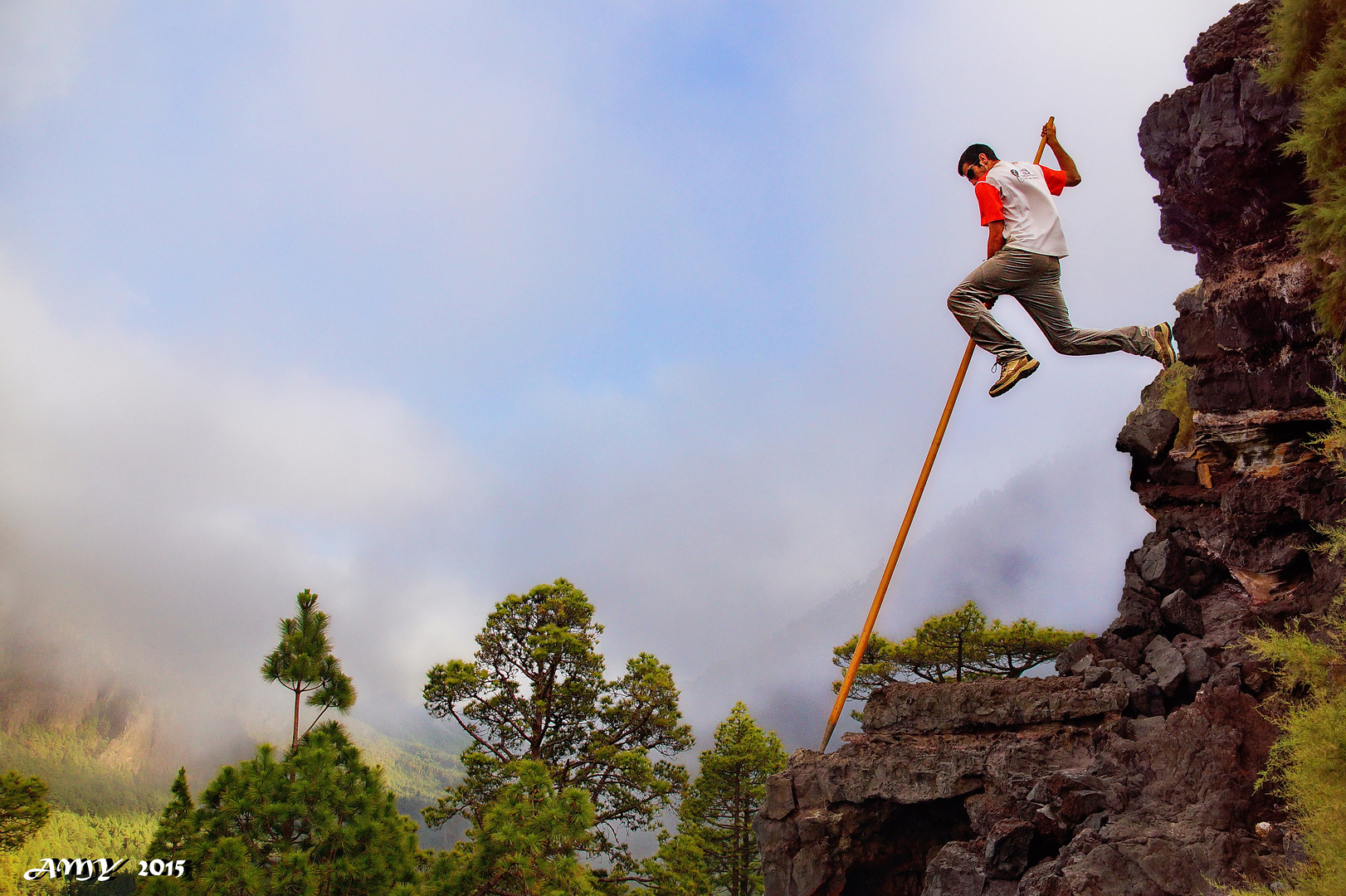 SALTO DEL PASTOR CANARIO (Colectivo JURRIA TENERRA). Dedicada a ERIK HERNANDEZ RODRIGUEZ.