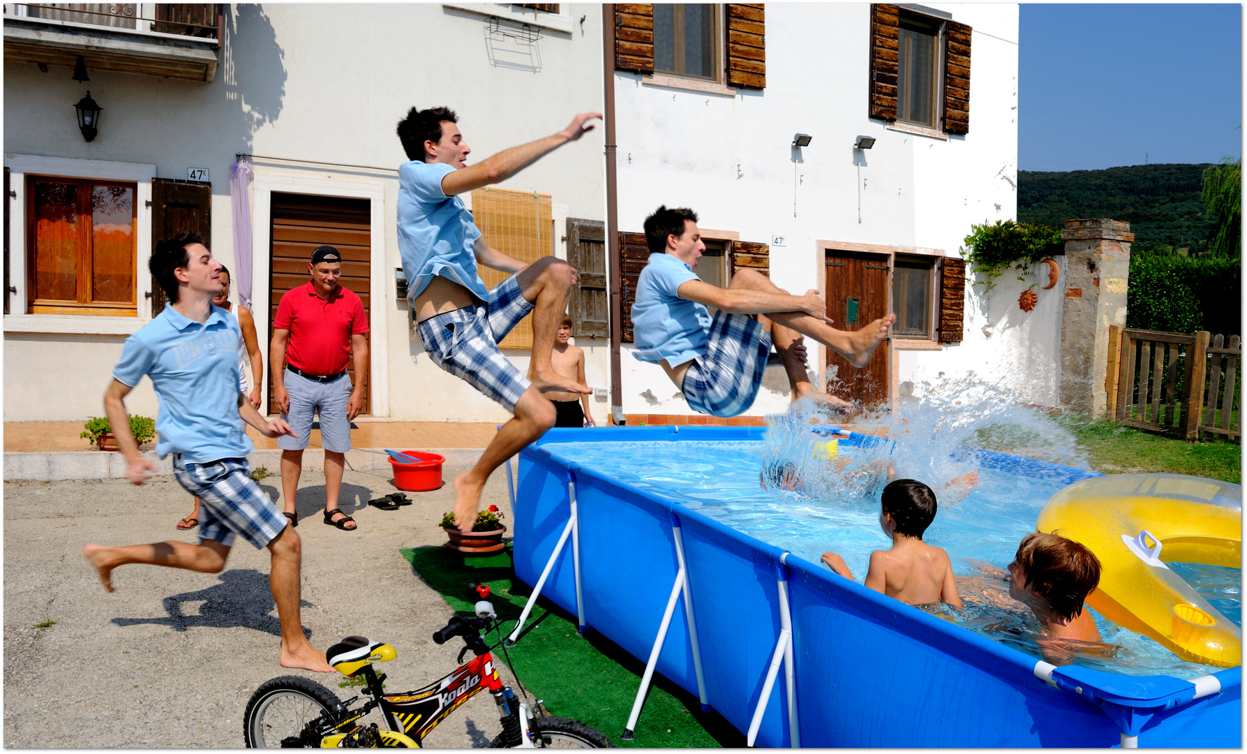 salto in piscina