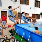 salto in piscina