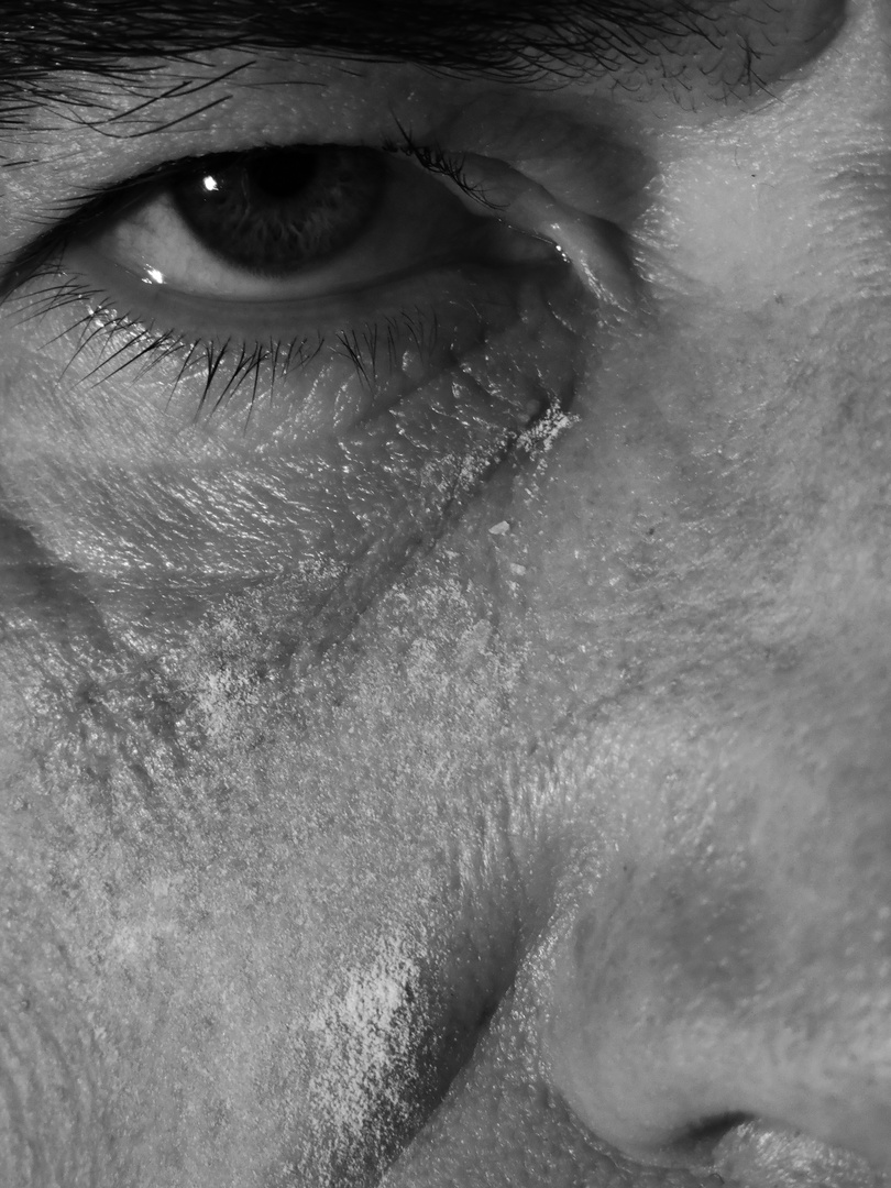salty traces of the tears dried out Foto & Bild trauer, sw, mann Bilder auf