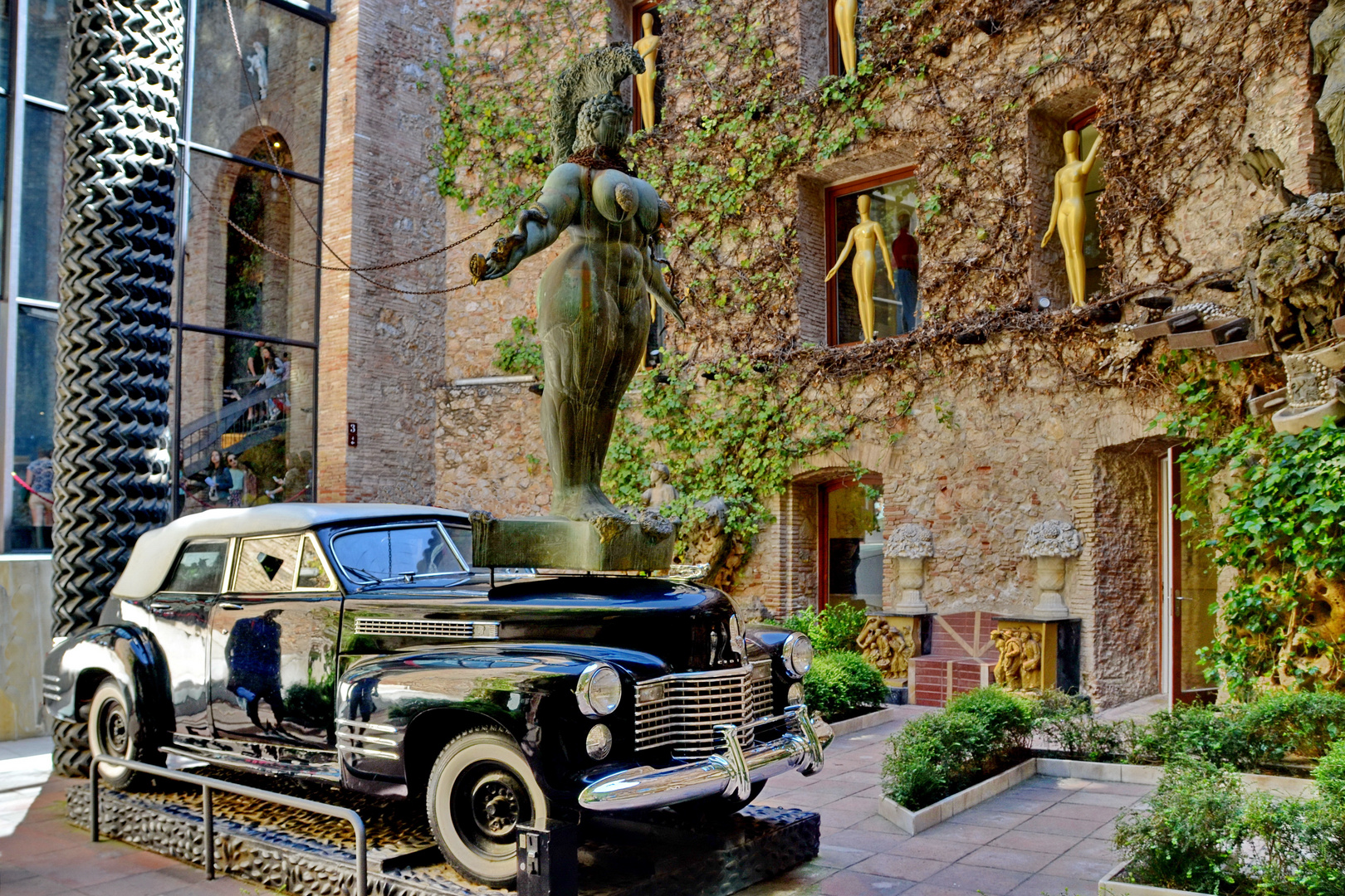 Salvador Dali's Cadillac 1938 Rainy Taxi