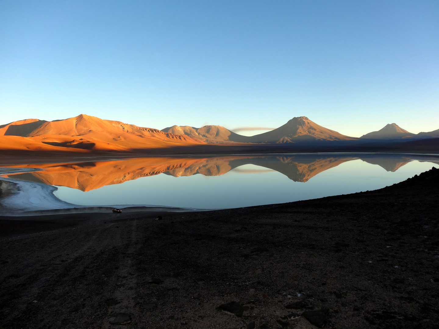 Salz Lagune Lejia mit Blick zum Lascar am frühen Morgen zum Sonnenaufgang