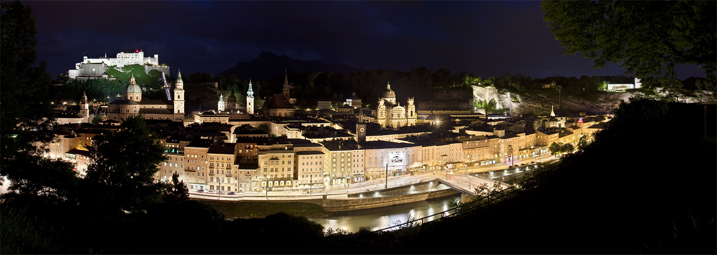 Salzburg Altstadt bei Nacht