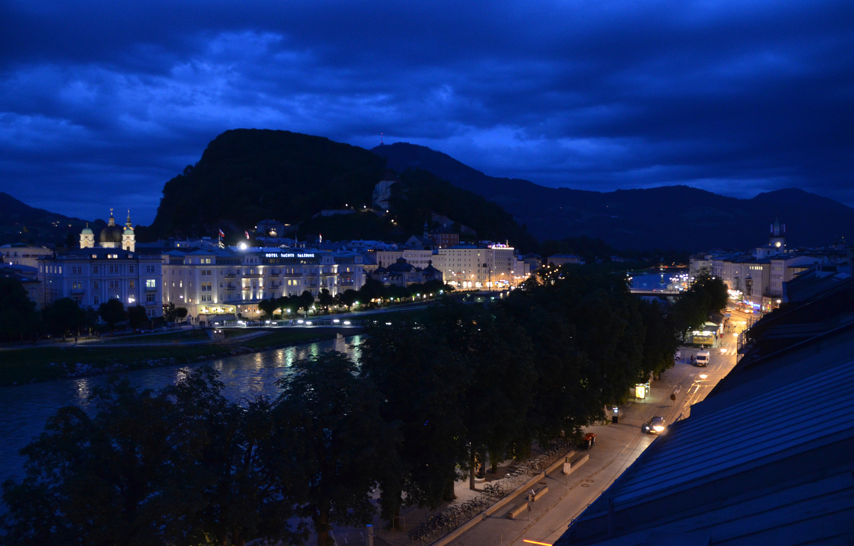 Salzburg bei Nacht - mal ohne Festung - nämlich der rechte Stadtteil