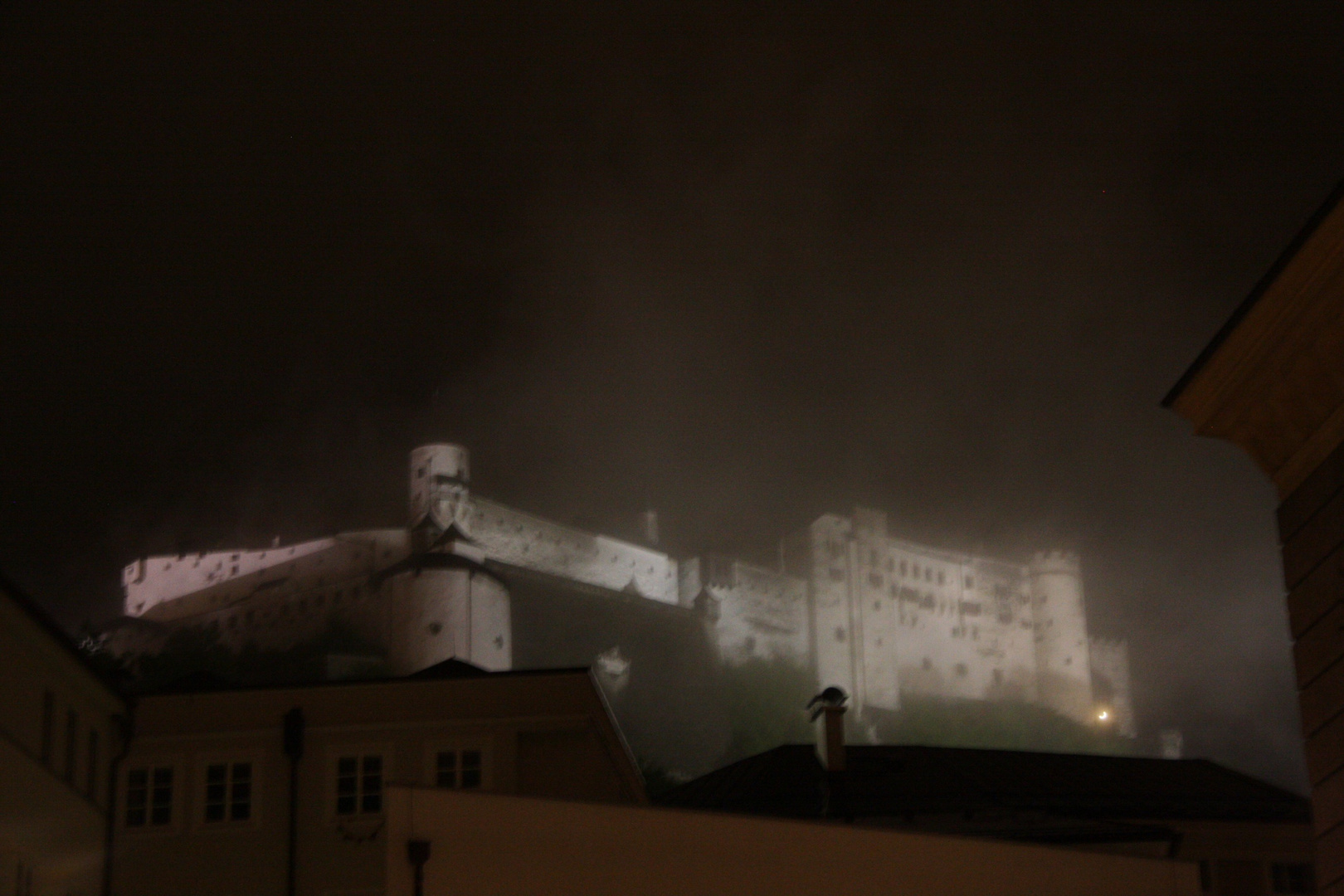 Salzburg bei Nacht und Nebel